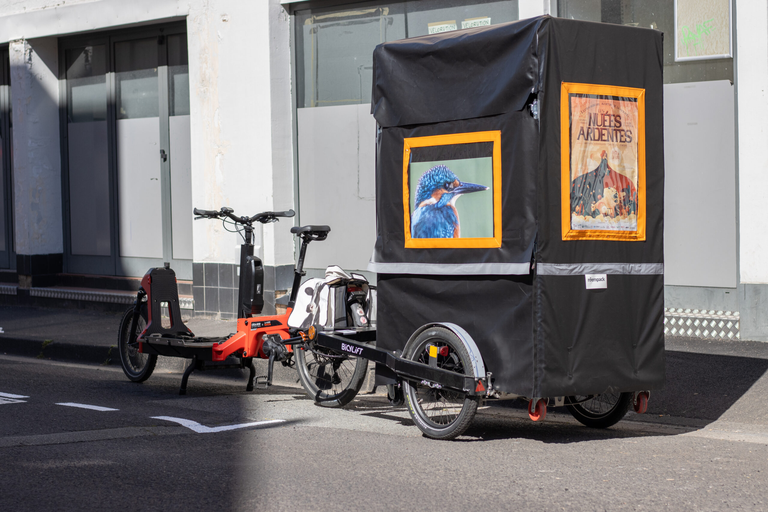 Housse de remorque vélo avec support d'affiches